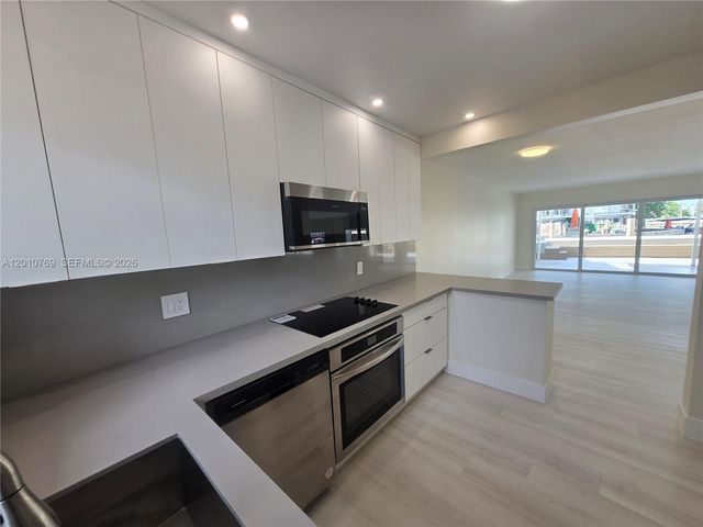 834 Raymond St, Miami Beach, FL 33141
