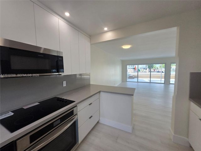 834 Raymond St, Miami Beach, FL 33141