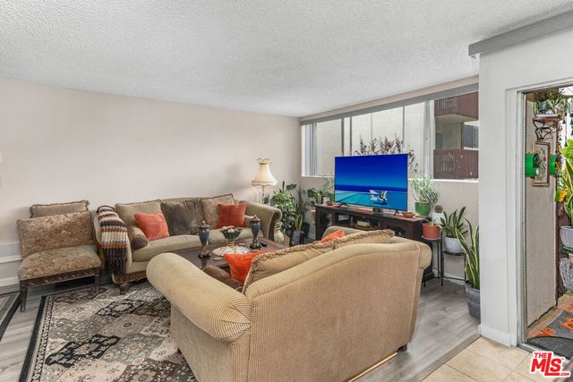 5950 Canterbury Drive C209, Culver City, CA 90230