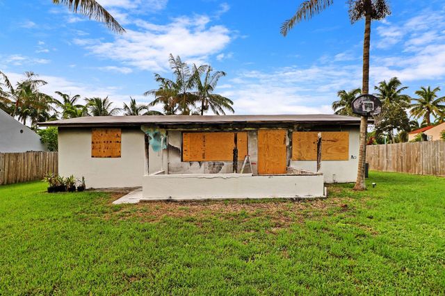 647 NE 9th Avenue, Boynton Beach, FL 33435