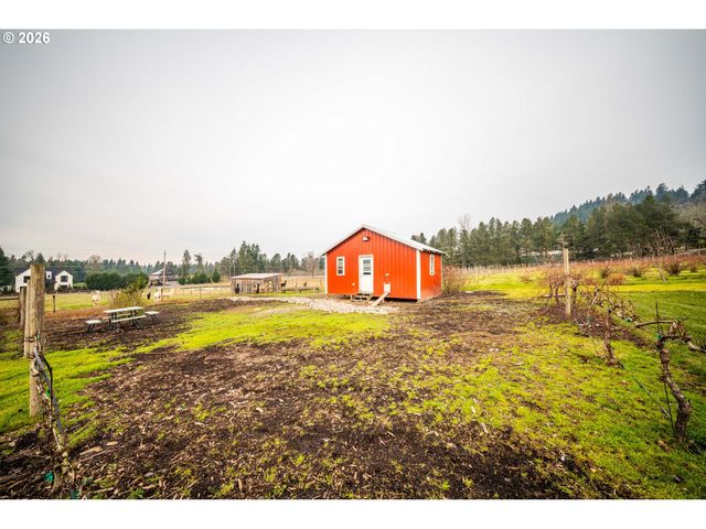 1483 Sw HOFFMAN Rd, West Linn, OR 97068
