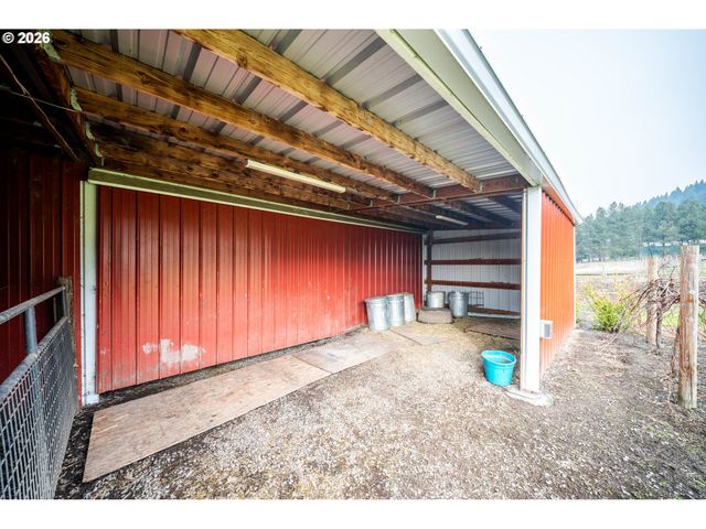 1483 Sw HOFFMAN Rd, West Linn, OR 97068