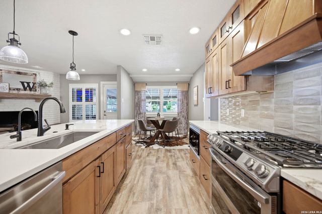 106 Barcelona Drive, Universal City, TX 78148