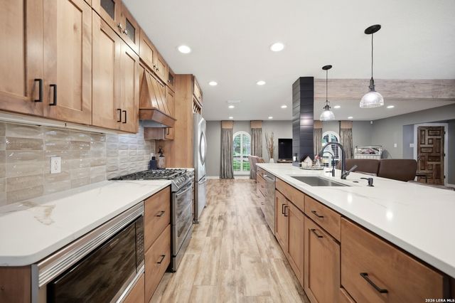 106 Barcelona Drive, Universal City, TX 78148