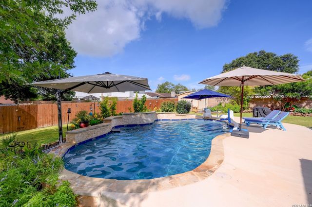 106 Barcelona Drive, Universal City, TX 78148