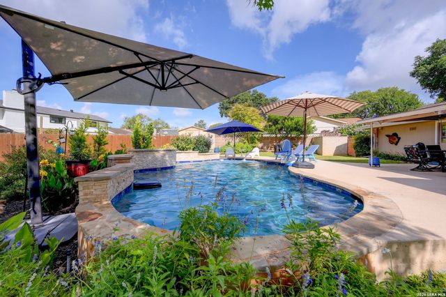 106 Barcelona Drive, Universal City, TX 78148