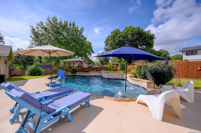 106 Barcelona Drive, Universal City, TX 78148