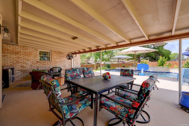 106 Barcelona Drive, Universal City, TX 78148