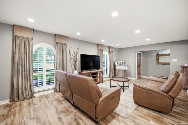 106 Barcelona Drive, Universal City, TX 78148