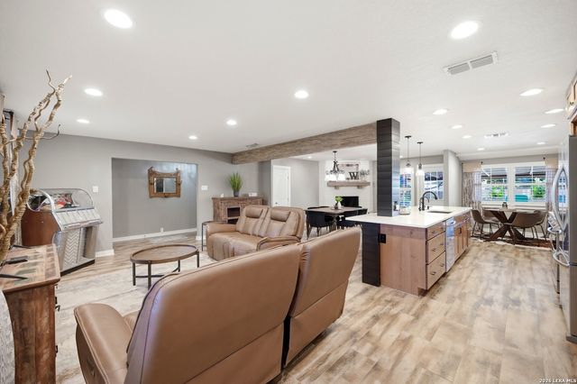 106 Barcelona Drive, Universal City, TX 78148