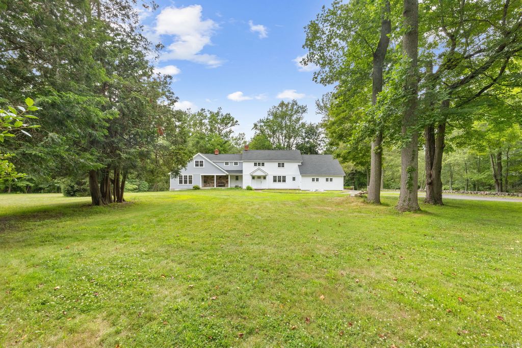 219 Skyview Lane, New Canaan, CT 06840