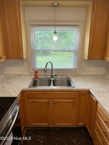 600 Oakwood Avenue, Jacksonville, NC 28546