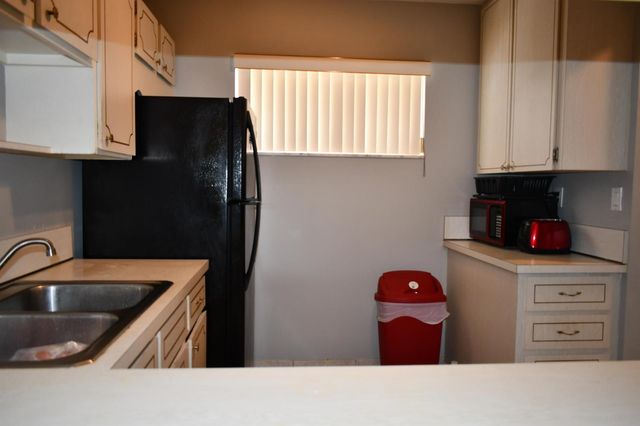 2721 N Garden Dr Drive N 202, Lake Worth, FL 33461