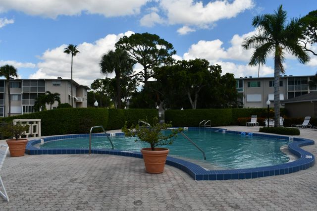 2721 N Garden Dr Drive N 202, Lake Worth, FL 33461