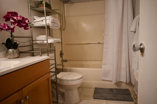 2721 N Garden Dr Drive N 202, Lake Worth, FL 33461