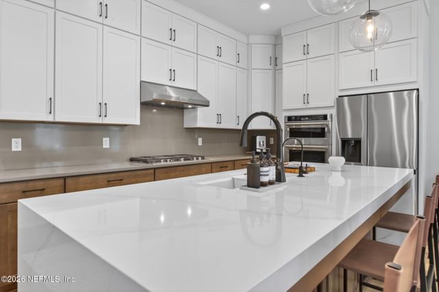 20 OAKMOSS Drive, St. Johns, FL 32259