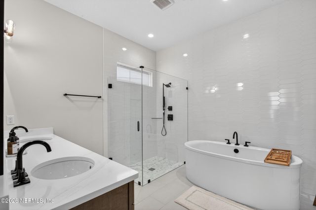 20 OAKMOSS Drive, St. Johns, FL 32259