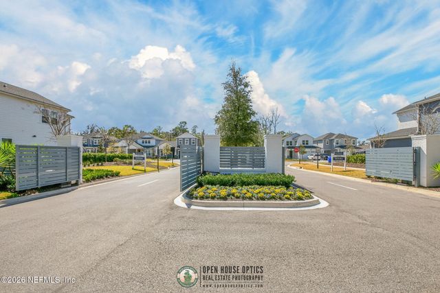 20 OAKMOSS Drive, St. Johns, FL 32259