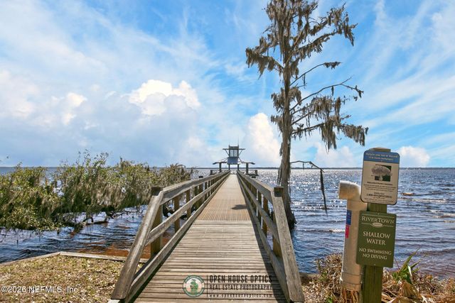 20 OAKMOSS Drive, St. Johns, FL 32259