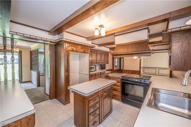 2882 Decamp Road, Youngstown, OH 44511