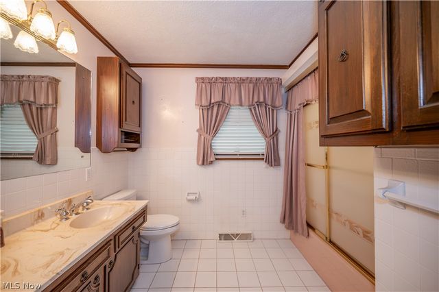 2882 Decamp Road, Youngstown, OH 44511