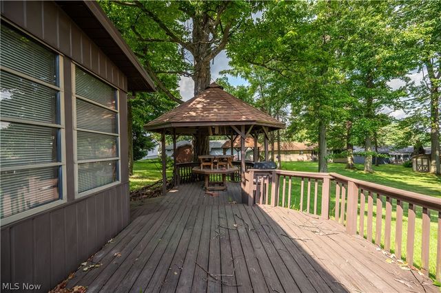 2882 Decamp Road, Youngstown, OH 44511