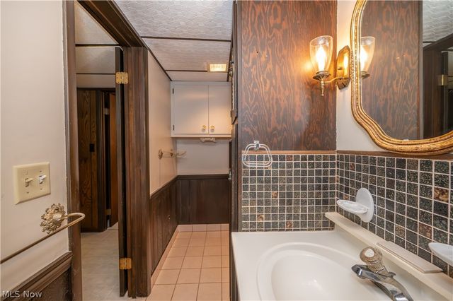 2882 Decamp Road, Youngstown, OH 44511