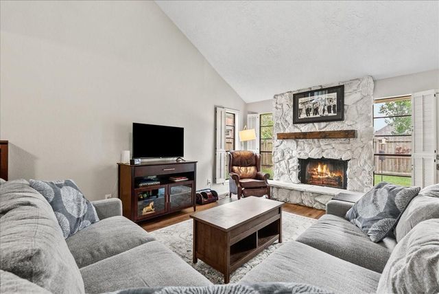 1118 Killarney Avenue, Friendswood, TX 77546