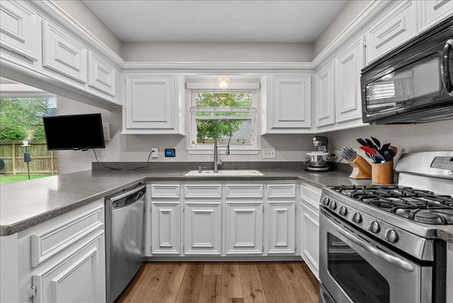 1118 Killarney Avenue, Friendswood, TX 77546