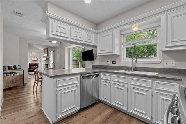 1118 Killarney Avenue, Friendswood, TX 77546