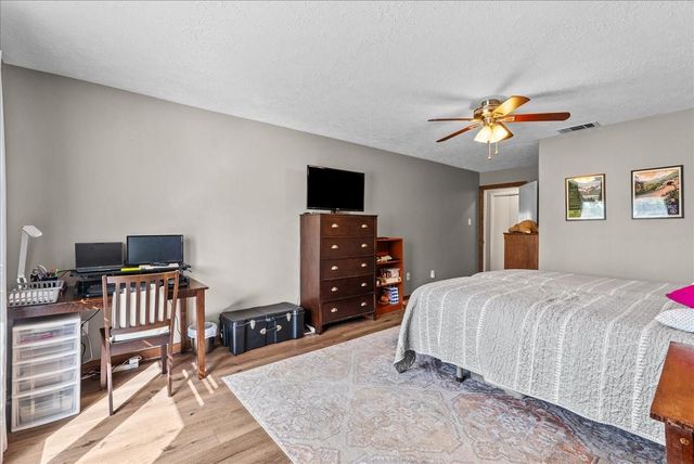 1118 Killarney Avenue, Friendswood, TX 77546