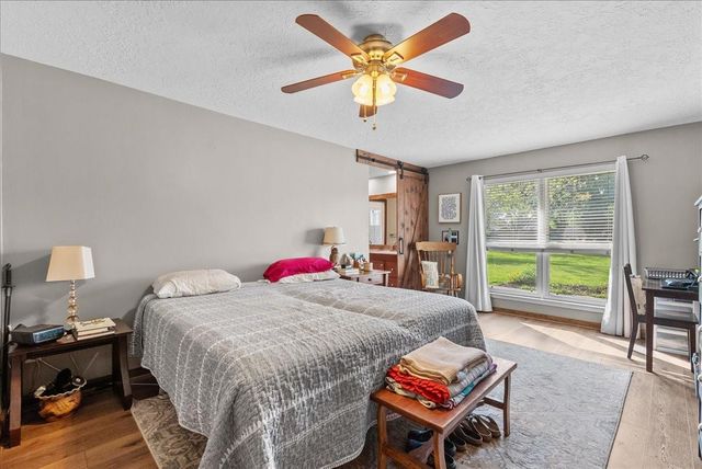 1118 Killarney Avenue, Friendswood, TX 77546