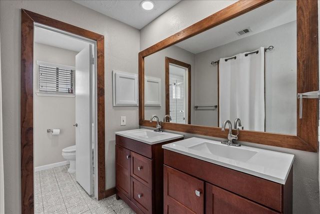 1118 Killarney Avenue, Friendswood, TX 77546