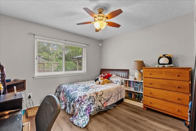 1118 Killarney Avenue, Friendswood, TX 77546