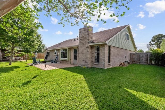 1118 Killarney Avenue, Friendswood, TX 77546