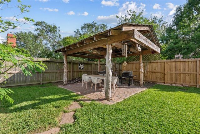 1118 Killarney Avenue, Friendswood, TX 77546