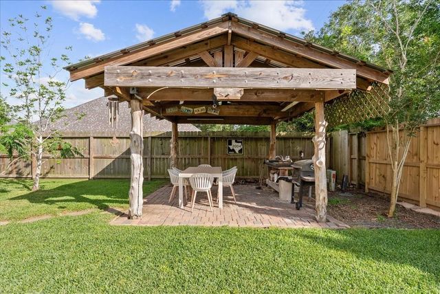 1118 Killarney Avenue, Friendswood, TX 77546