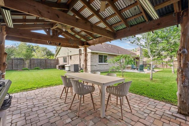 1118 Killarney Avenue, Friendswood, TX 77546