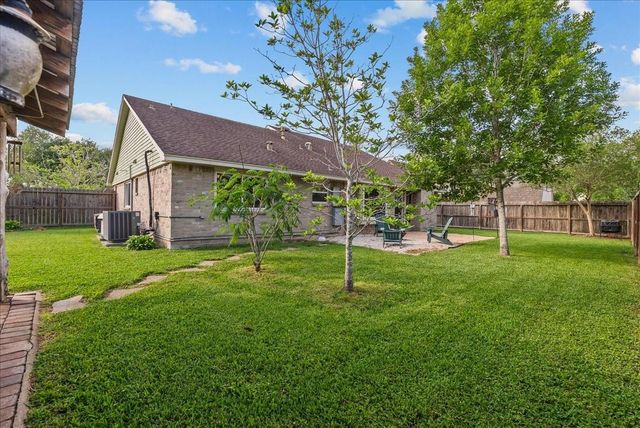 1118 Killarney Avenue, Friendswood, TX 77546