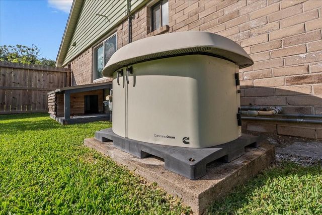 1118 Killarney Avenue, Friendswood, TX 77546