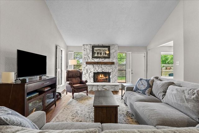 1118 Killarney Avenue, Friendswood, TX 77546