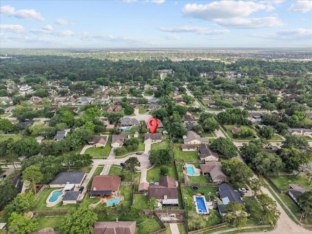 1118 Killarney Avenue, Friendswood, TX 77546