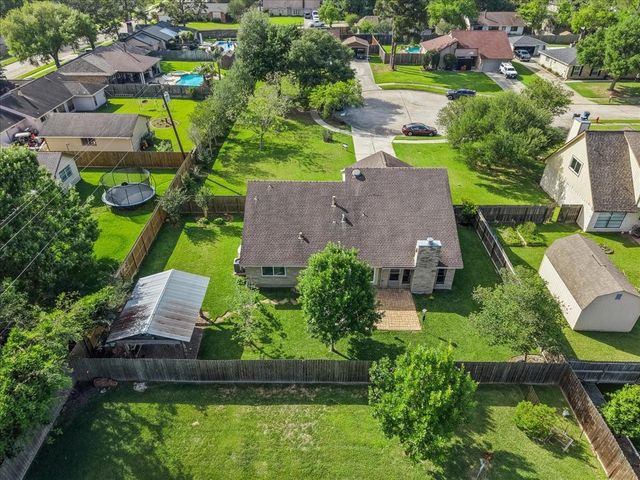 1118 Killarney Avenue, Friendswood, TX 77546