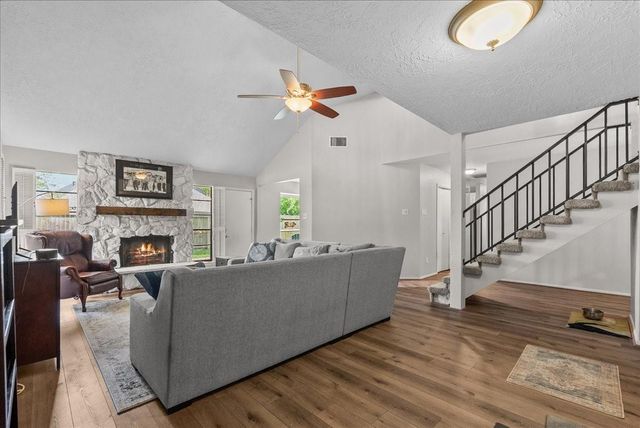 1118 Killarney Avenue, Friendswood, TX 77546