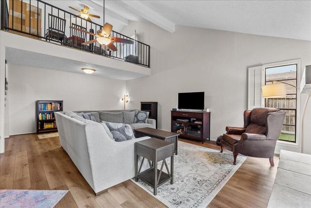 1118 Killarney Avenue, Friendswood, TX 77546