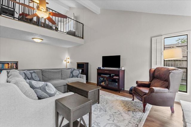 1118 Killarney Avenue, Friendswood, TX 77546