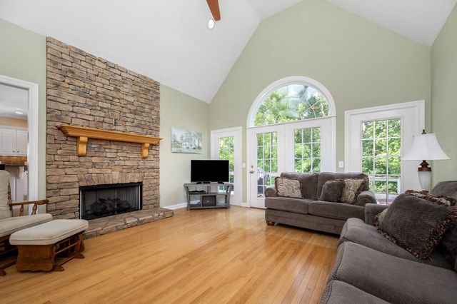 995 Dripping Springs Rd, Winchester, TN 37398