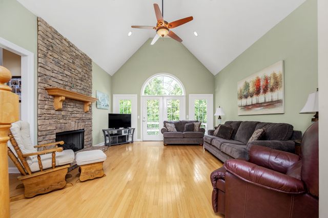 995 Dripping Springs Rd, Winchester, TN 37398