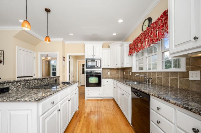 995 Dripping Springs Rd, Winchester, TN 37398