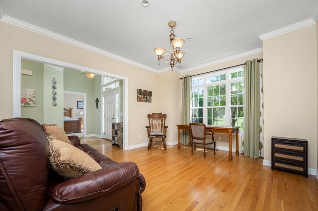 995 Dripping Springs Rd, Winchester, TN 37398